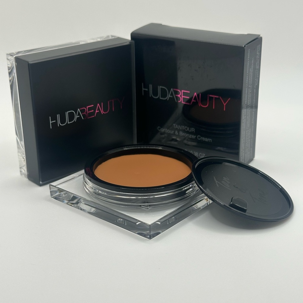HUDA BEAUTY Tantour Contour & Bronzer Cream - shade: FAIR - $30 Retail